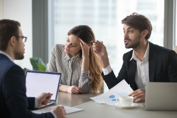 C’est l’histoire de 2 associés minoritaires en conflit avec l’associé « majoritaire »…